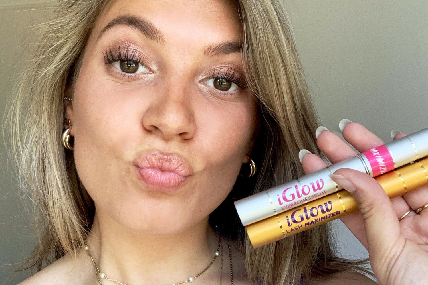 How to use the iGlow Lash and Brow Serums - iGlow Cosmetics