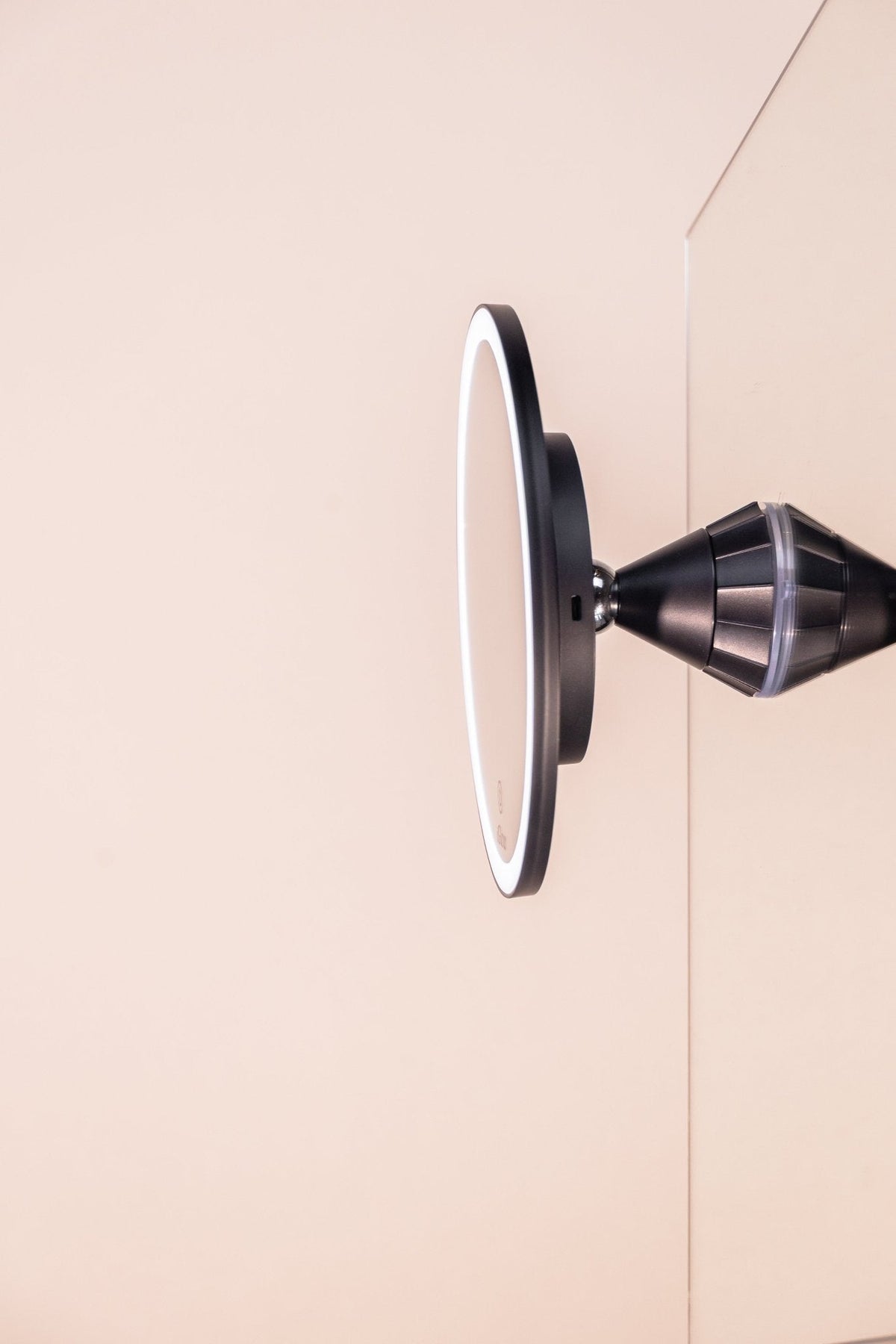 iGlow Halo Flex LED mirror with suction cup